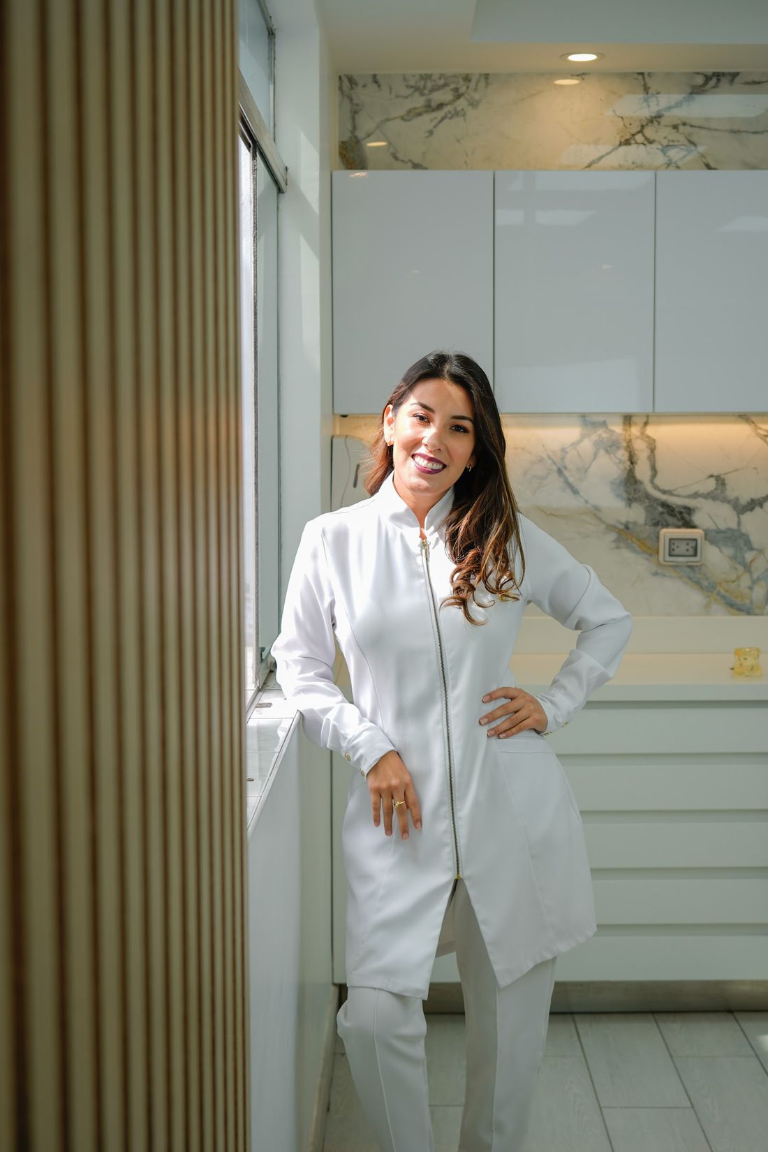 Dra. Yamilett Rosas, especialista en periodoncia e implantología, en su consultorio de Jesús María